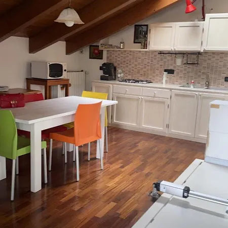 Apartment La Finestra Sul Castello Roppolo